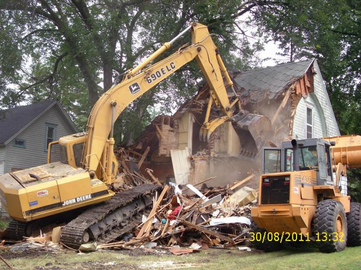 We are on the job working to demolition this house.